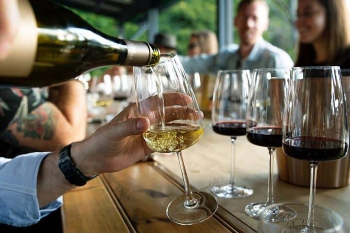 Santiago de Compostela: Cheese and Wine Tasting Experience