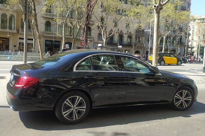 Private Tour Barcelona and Montserrat 8 Hours
