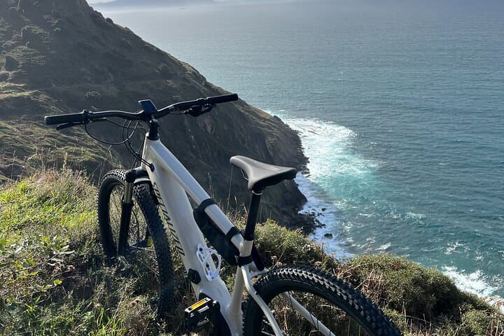 Electric MTB bike tour through the Bay of Plencia