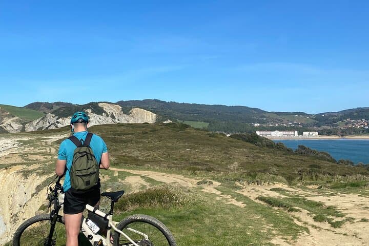 Electric MTB bike tour through the Bay of Plencia