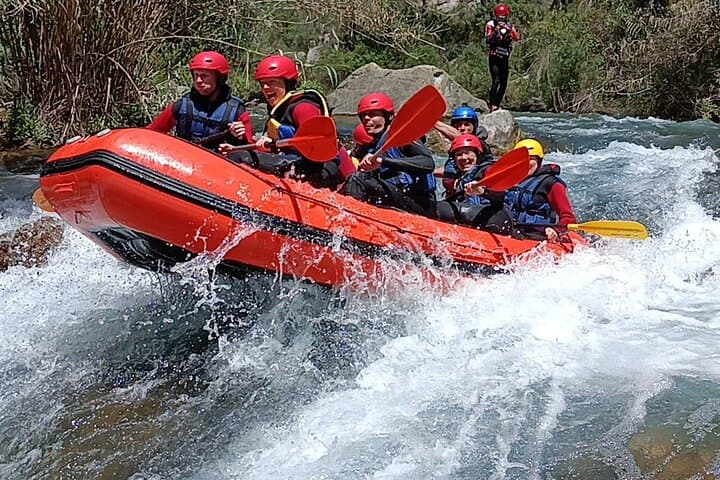 Rafting white water in Montanejos 1h Valencia