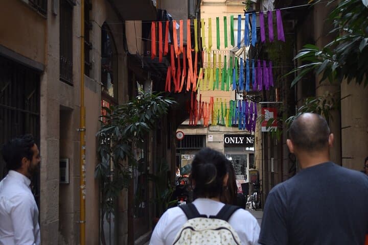 Barcelona Cultural Walking Tour with Food & Wine Tasting