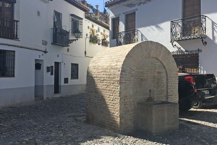 Albaicín and Sacromonte’s Iconic Sights: A Self-Guided Audio Tour