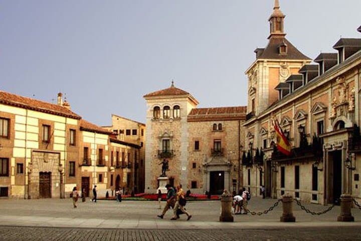 Madrid Old Town Tour & Flamenco Show with Optional Dinner