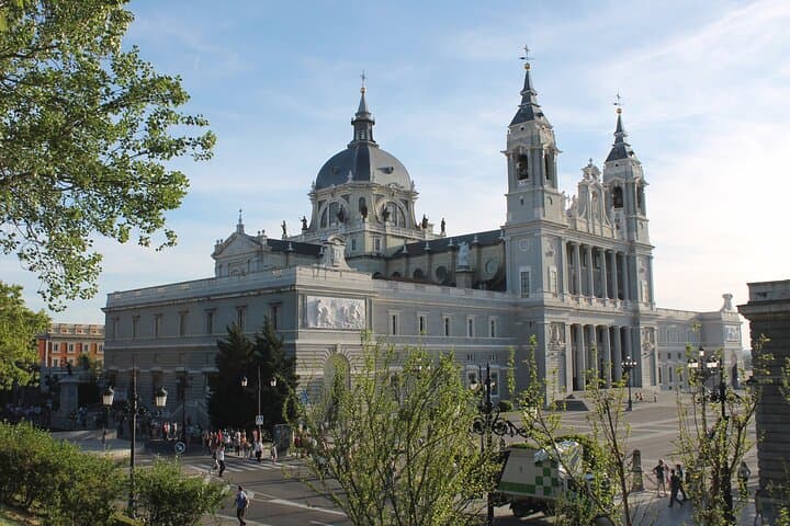 Madrid Old Town Tour & Flamenco Show with Optional Dinner