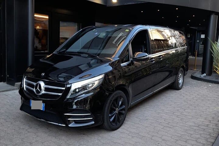 Seville Airport (SVQ) to Seville - Round-Trip Private Transfer