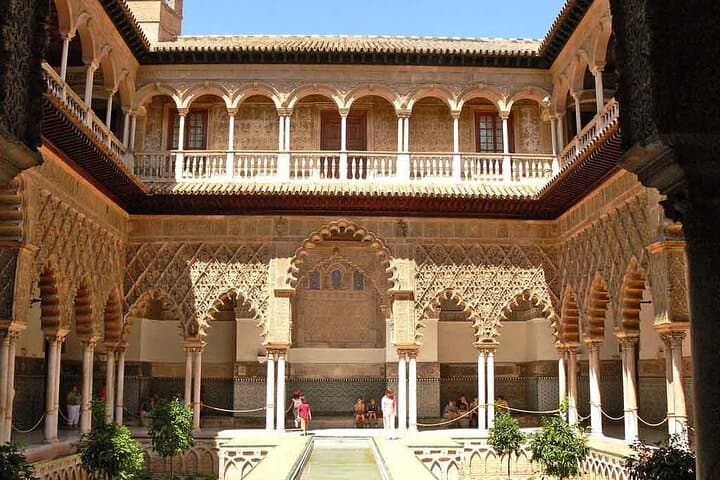 Private visit to the Real Alcazar of Seville (tickets included)