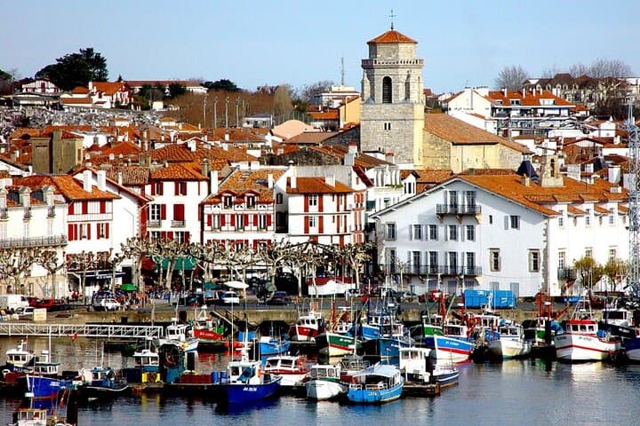 Biarritz and French-Basque Coast Private Tour w Lunch