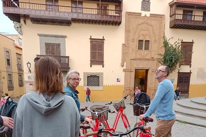 Gastronomic Bike Tour through Las Palmas at Night