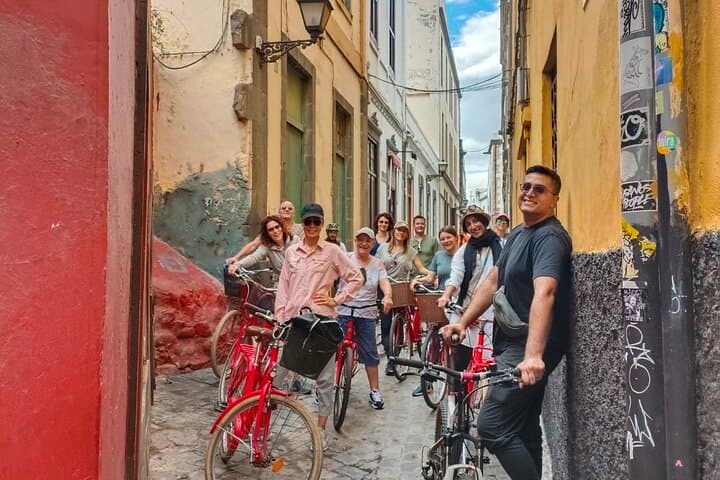Discover Las Palmas City by Bike in 3 hours