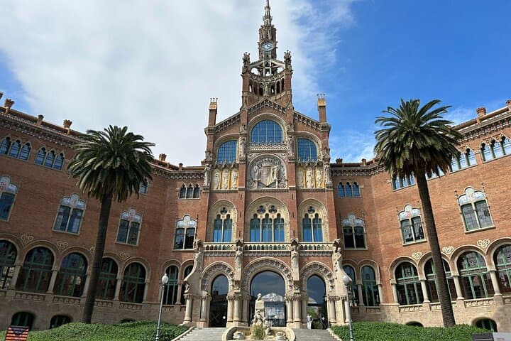 Private Barcelona Full-Day Personalized City Tour