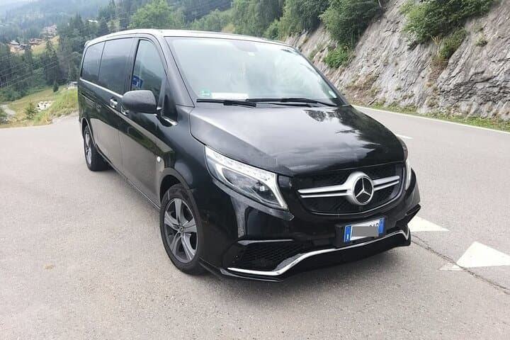 Ibiza Airport (IBZ) to Ibiza hotels - Round-Trip Private Transfer