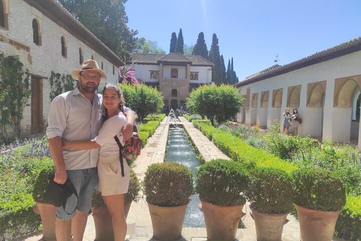 Private tour of the Alhambra entrances included