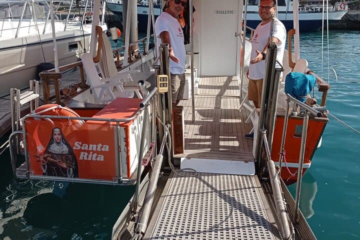 3-Hours Private Tour to Accessible Boat en Canary Island