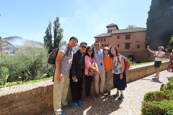 Malaga Shore Excursion: Granada Small-Group Tour Including Skip-the-Line Alhambra Tickets