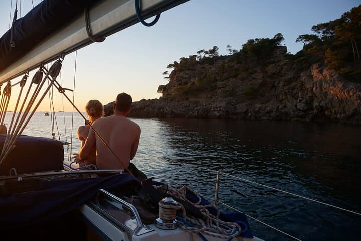 Private Sunset Sailing Tour along the North Coast