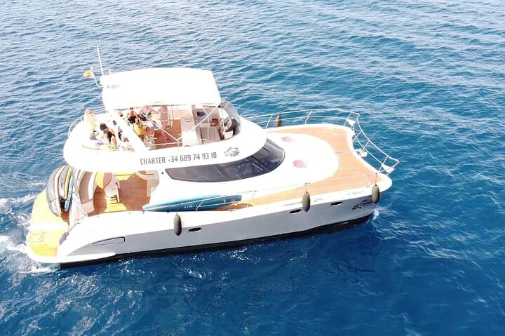 Puerto del Carmen: Catamaran Trip with Water Sports
