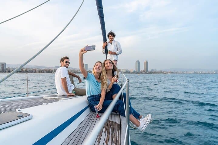 Barcelona: Private Sailing cruise with drinks & snacks