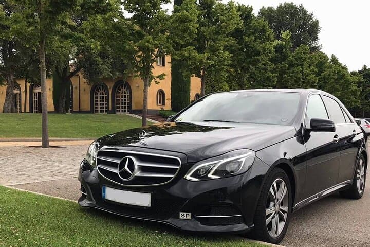 Transfer from Barcelona Airport to Andorra. (1 to 3 passengers)