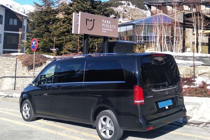 Private transfer Barcelona to Andorra (DE 1 to 15 passengers)