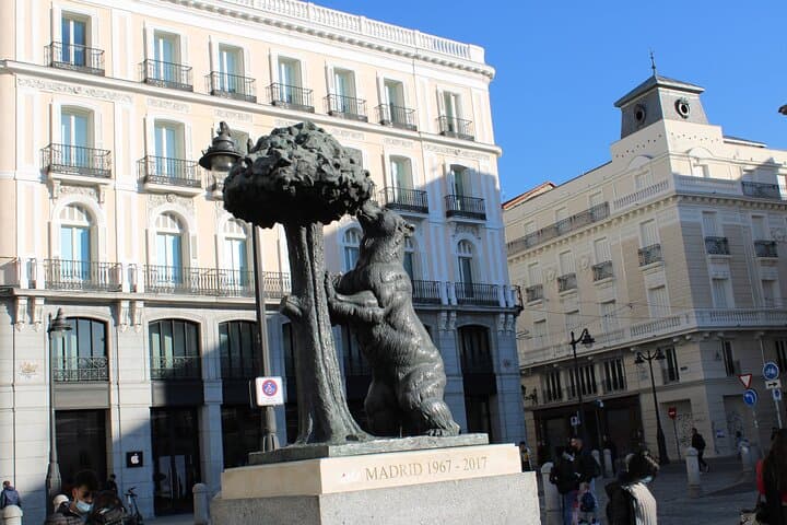 Private Walking Tour of the Center of Madrid and Retiro
