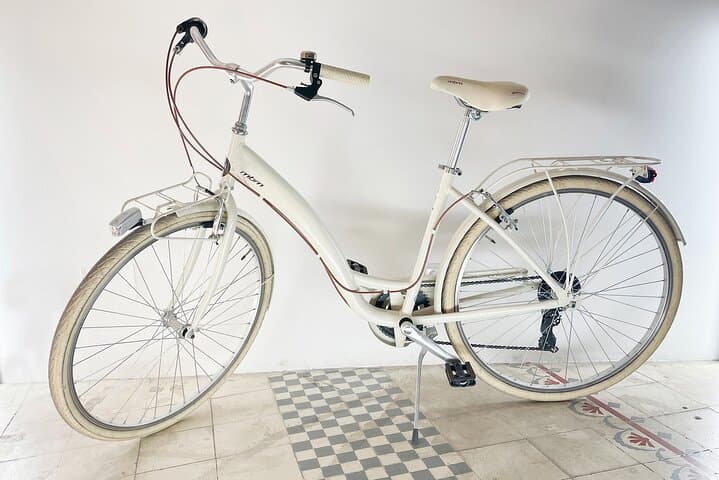 Madrid : Vintage Bikes Rentals with Old Map