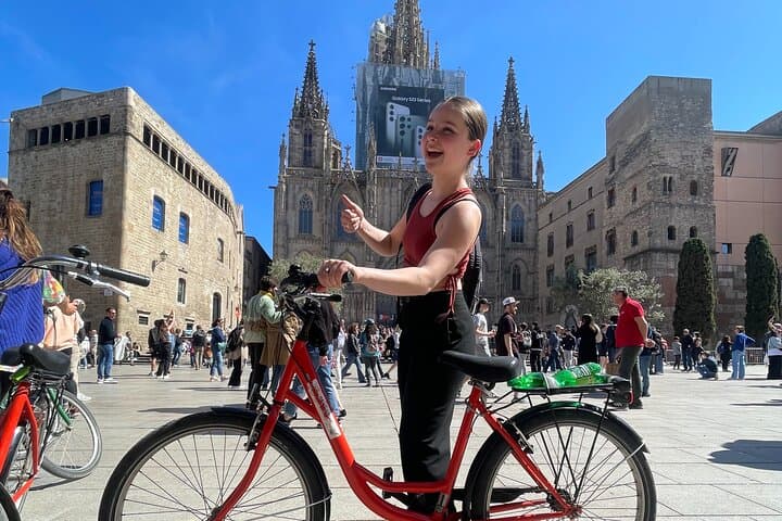 Bike Tour in Barcelona: History, Architecture and Culture