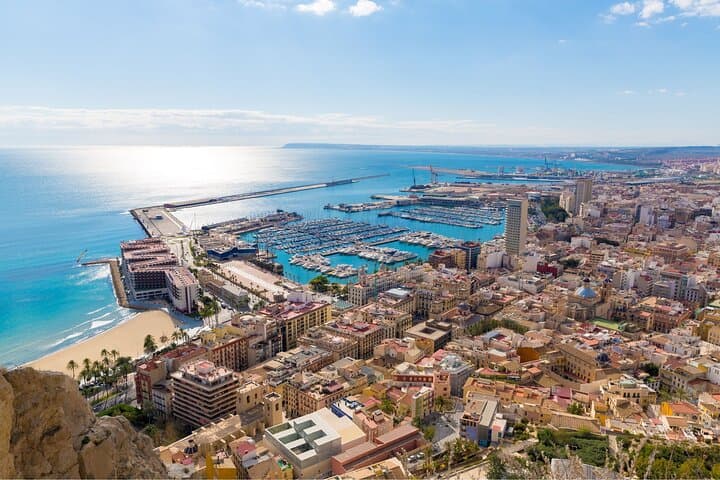 Alicante : Private Custom Walking Tour with a Local Guide