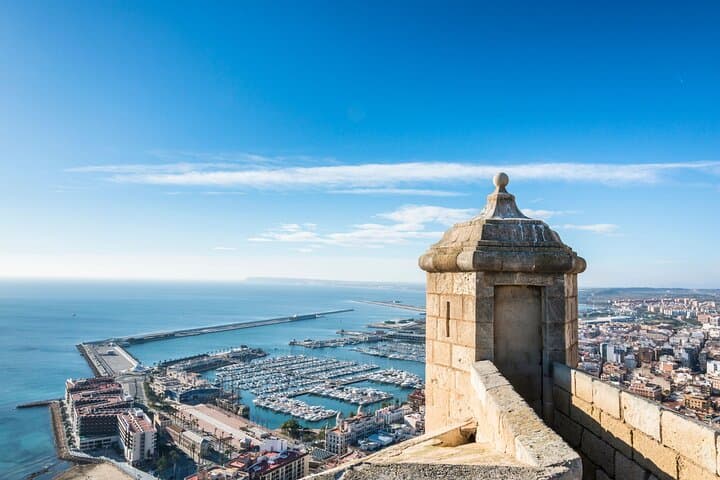 Alicante : Private Custom Walking Tour with a Local Guide