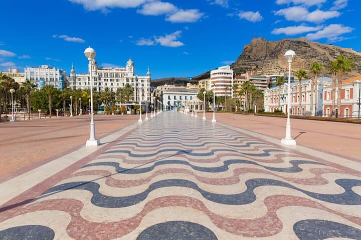 Alicante : Private Custom Walking Tour with a Local Guide