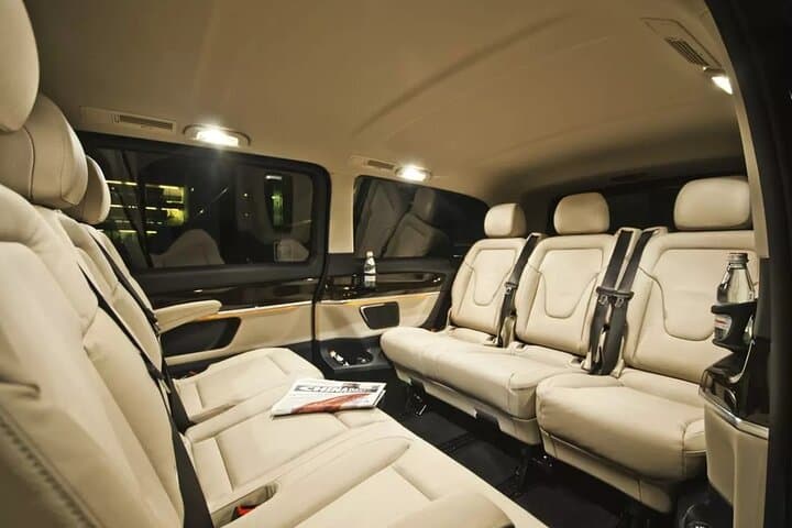 Private Barcelona Airport–City Transfer E-Class, V-Class, Minibus
