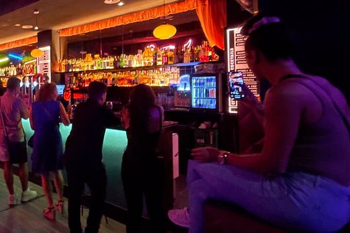 Go out like a local, pub Crawl / Tour in Raval - Barcelona