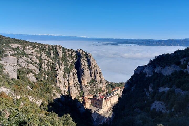 Private Tour in Montserrat 5h