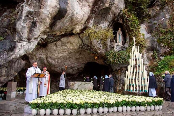 Private Transfer from Barcelona to Lourdes in France