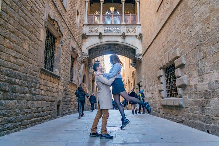 Barcelona: Professional Photoshoot at Gothic Quarter