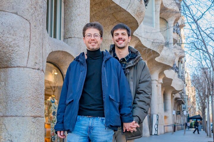 Barcelona: Private photoshoot outside Casa Batlló & Casa Milà