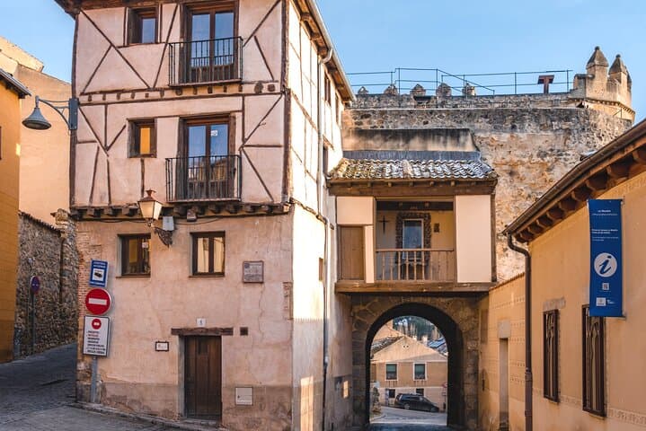Segovia Self-Guided Walking City Tour & Scavenger Hunt