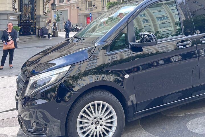 Private Transfer Barajas Airport to Madrid