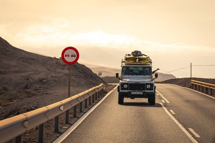 Defender with surfboards on the way to the surf spot