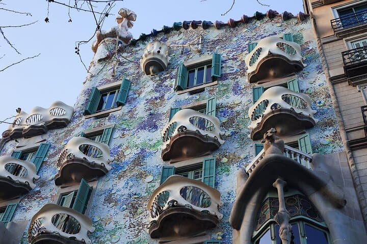 Guided private morning tour of La Pedrera with Casa Batlló ticket