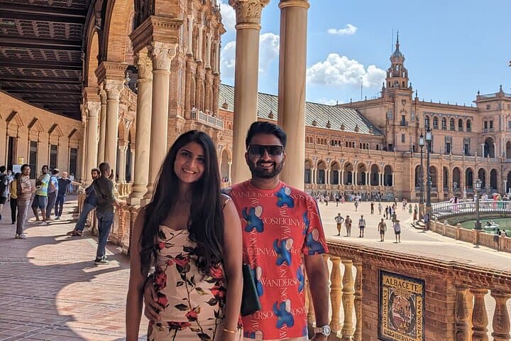 In love in Plaza de España