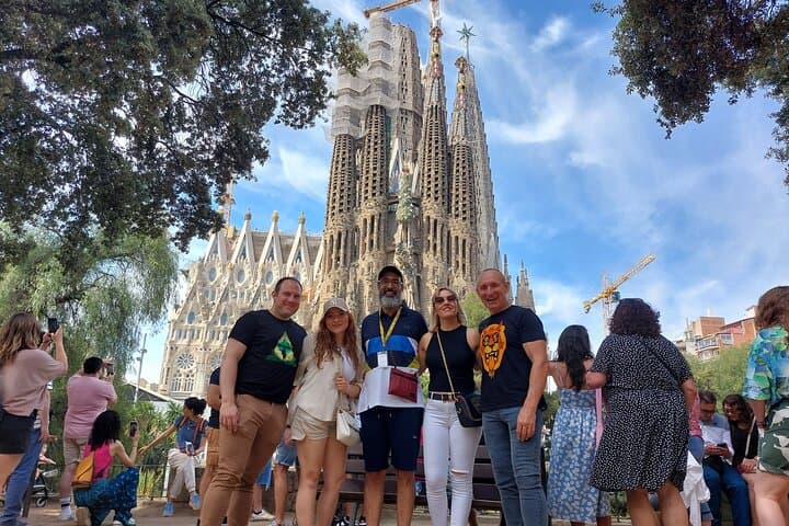 Private Tour around the outside of the Sagrada Familia