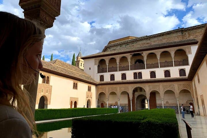 Alhambra and Nasrid Palaces Guided Tour with Tickets