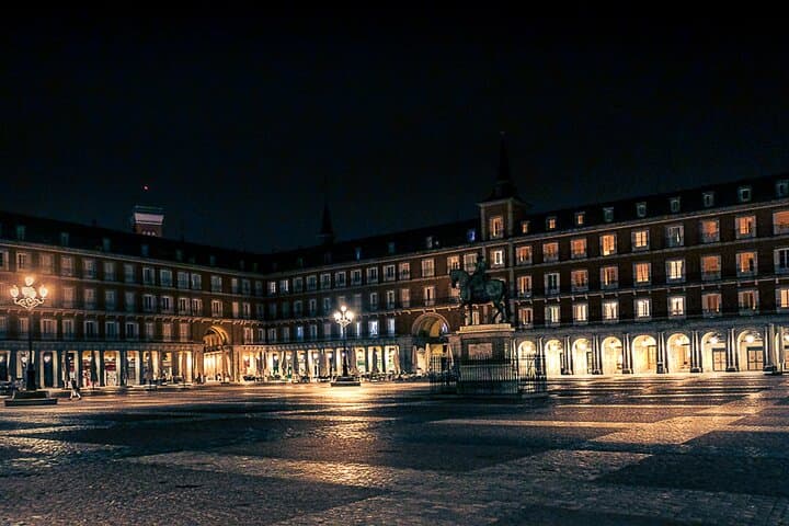 PRIVATE VIP tour: Madrid Haunted history, Inquisition & Legends