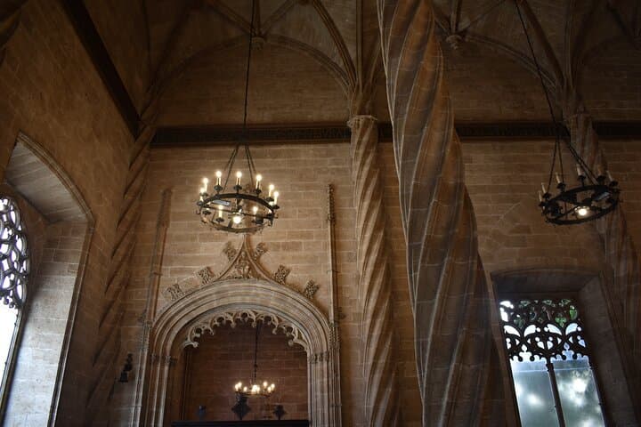 Valencia: Cathedral, St. Nicholas & Silk Exchange Tour + Tickets