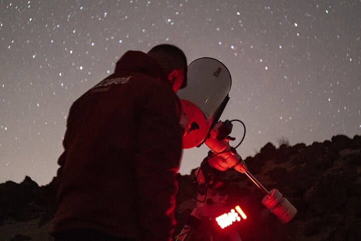 Observing the universe through telescopes