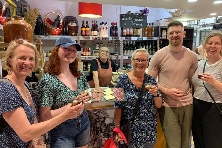 Alicante: Guided Tapas Tour by Bike with Gourmet Tastings