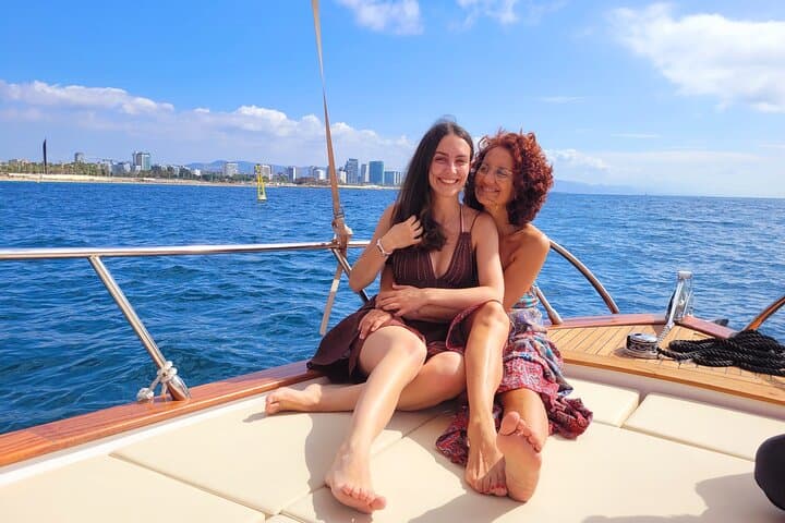 Private Classic Boat Tour in Barcelona