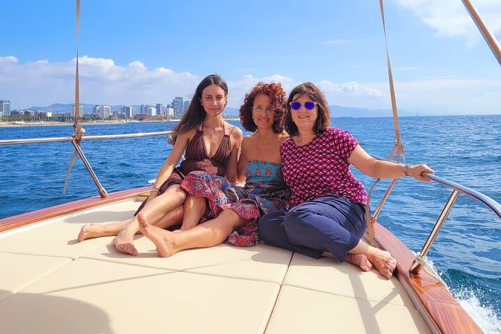 Private Classic Boat Tour in Barcelona