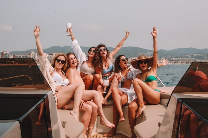 Private Charter in Catamaran Alexa by Barcelona 12 pax 2/4/8 HS